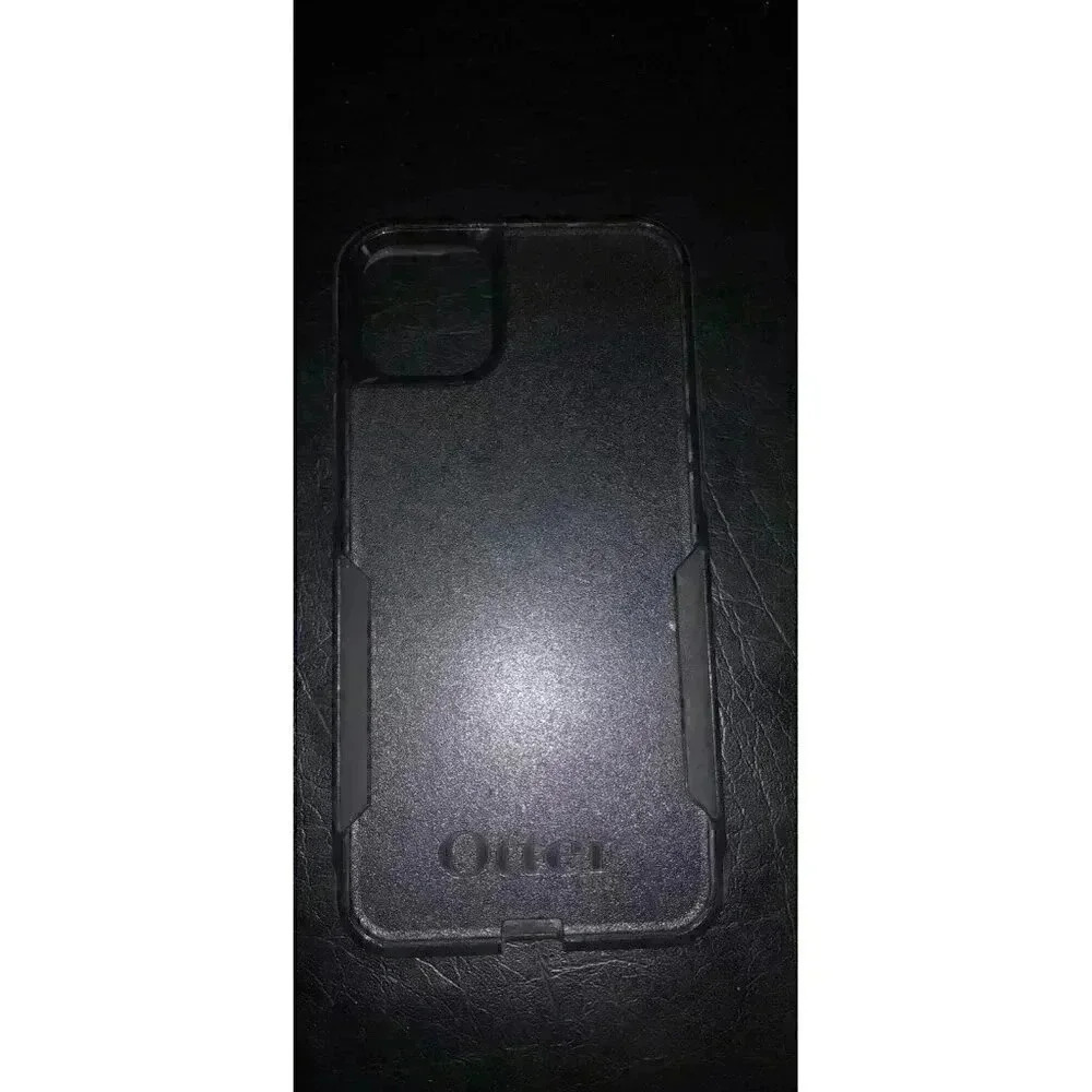 Two cases, 1 OtterBox , 1 clear , 11 ProMax - Picture 4 of 6